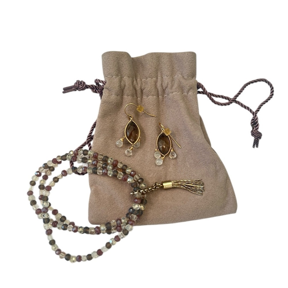 boutique set of Gold tone, topaz, cream Beaded Earrings & stretchy bracelet